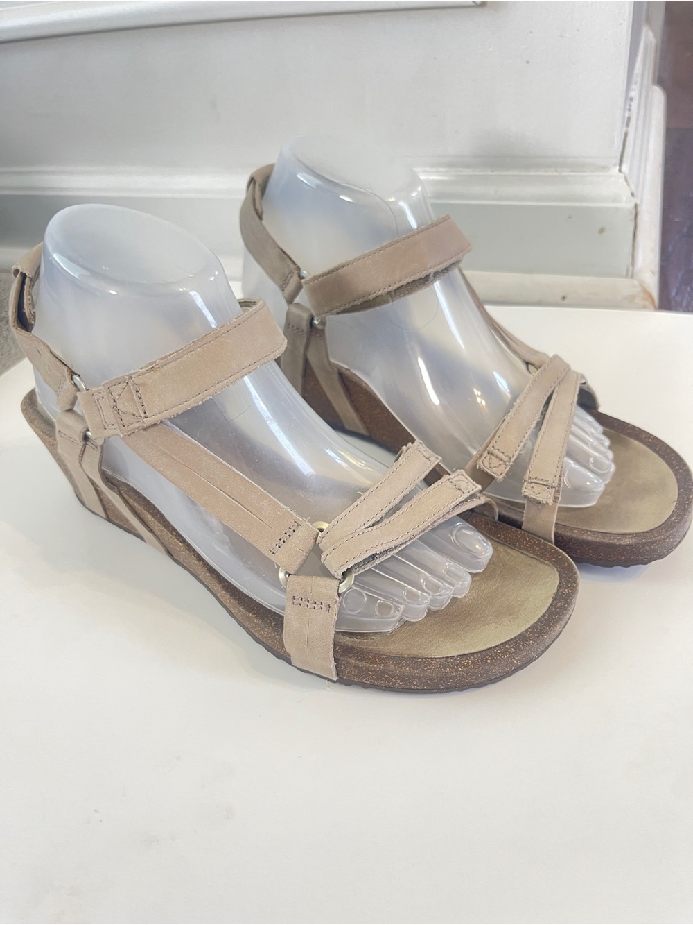 Teva Ysidro Size 9.5 Universal Wedge Sandal Leather Cork Bed Tan - Picture 3 of 5